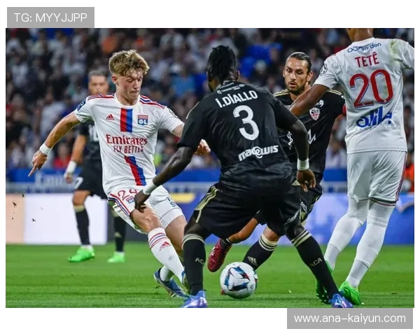 阿布德安东尼破门，里昂欧联杯客场完败贝蒂斯